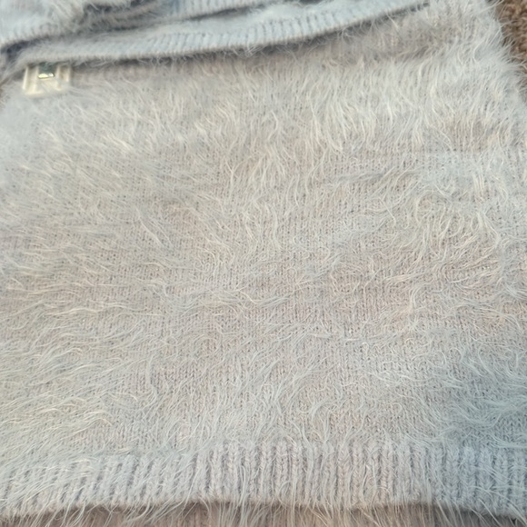 Faux fur sweater skirt outfit beating light blue H&M size 4-6 - Picture 3 of 4